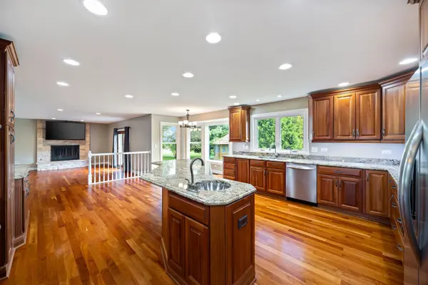 45W288 Sumac LN, Hampshire, IL 60140