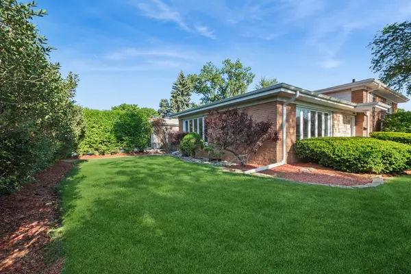 4159 Golf RD, Skokie, IL 60076