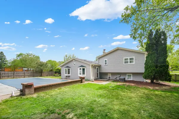 28W516 Leverenz RD, Naperville, IL 60564