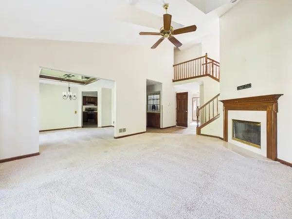 284 Lorraine CIR, Bloomingdale, IL 60108