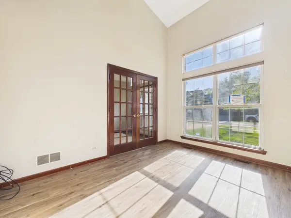 284 Lorraine CIR, Bloomingdale, IL 60108
