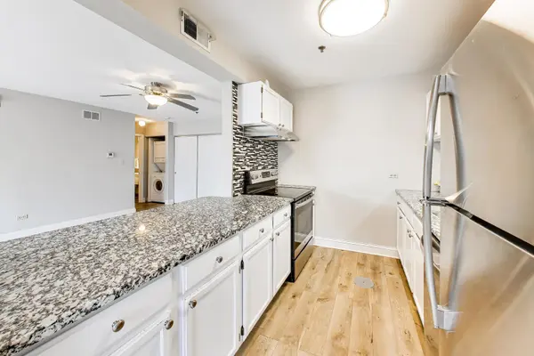 3275 Kirchoff RD #136, Rolling Meadows, IL 60008