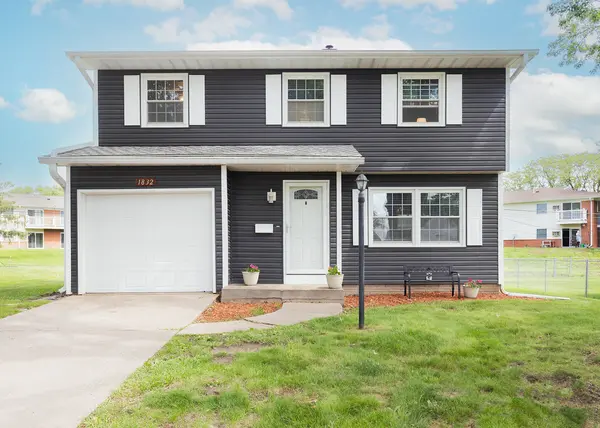 1832 E 32nd ST, Davenport, IA 52807