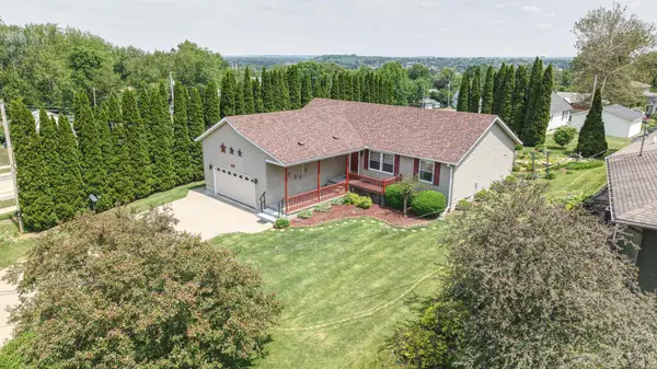 1823 Randall CT, Clinton, IA 52732
