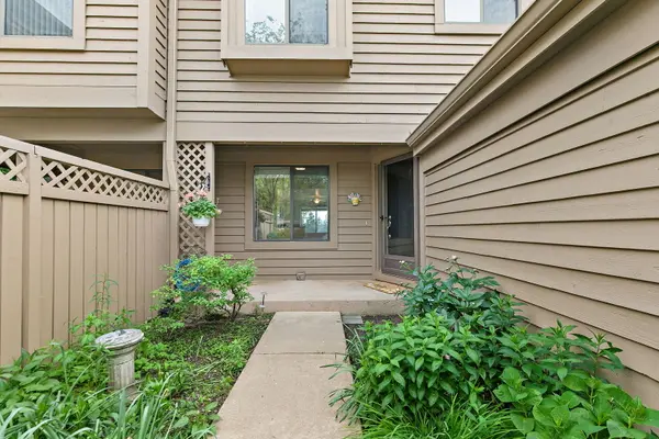 2360 Oak Hill RD, Lake Barrington, IL 60010