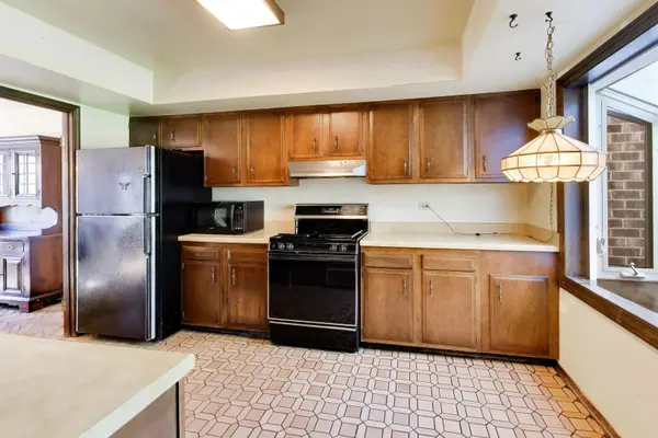 348 Colony Green DR, Bloomingdale, IL 60108