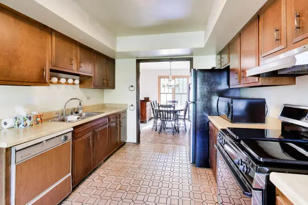 348 Colony Green DR, Bloomingdale, IL 60108