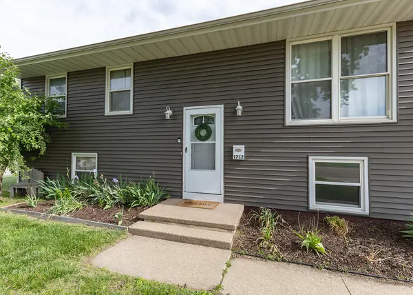 1712 Middle RD, Camanche, IA 52730