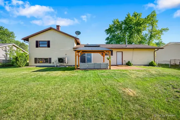 2408 W Fairview LN, Mchenry, IL 60051