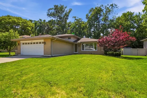 1432 SCHRAMM DR, Westmont, IL 60559