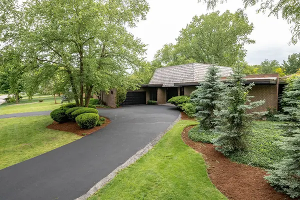 8100 S Park AVE, Burr Ridge, IL 60527
