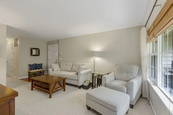 928 N VILLAGE DR #2, Round Lake Beach, IL 60073