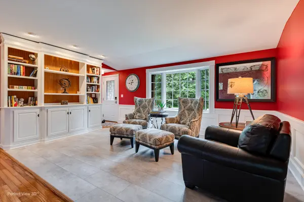 38w337 Dean ST, St. Charles, IL 60175