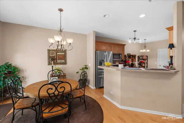 1221 Oakleaf CT, Aurora, IL 60506