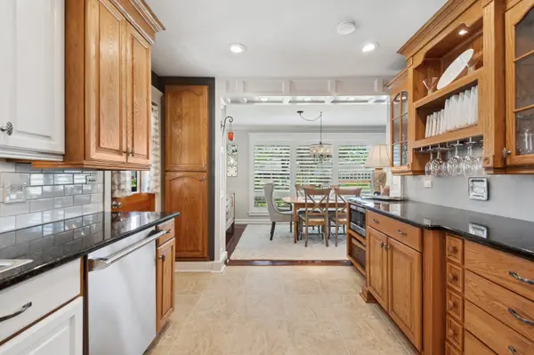 576 Bedford LN, Des Plaines, IL 60016