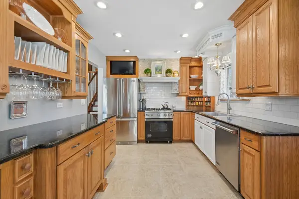 576 Bedford LN, Des Plaines, IL 60016
