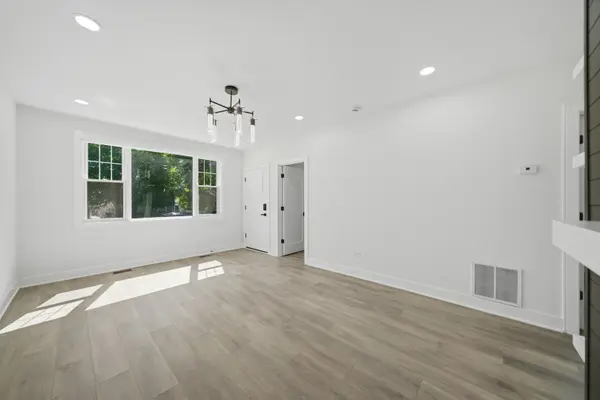 2714 N New England AVE, Chicago, IL 60707