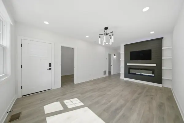 2714 N New England AVE, Chicago, IL 60707