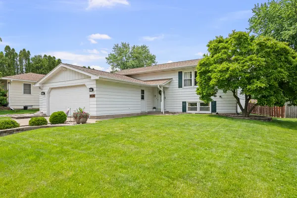 4034 DENNISTON CT, Bettendorf, IA 52722
