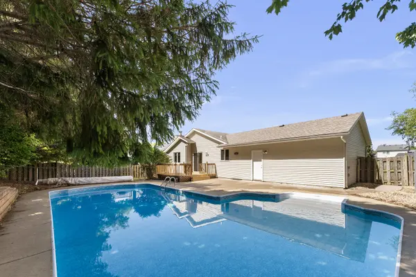 4695 Lockwood CT, Bettendorf, IA 52722
