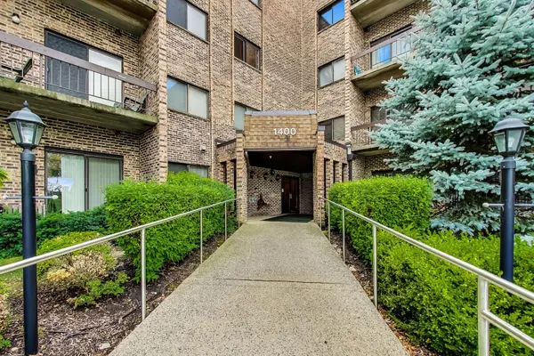 1400 N Elmhurst RD #319, Mount Prospect, IL 60056