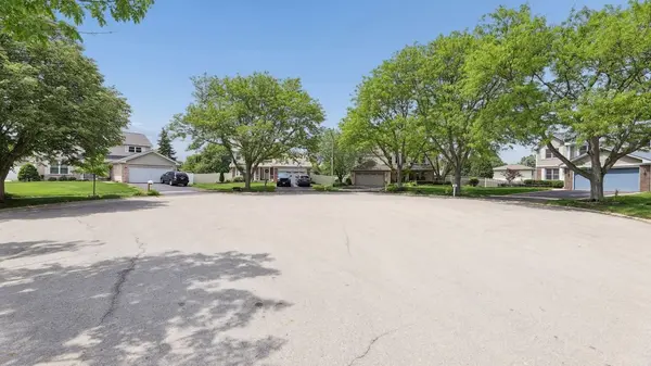 6 Boulder Ridge CT, Bolingbrook, IL 60490