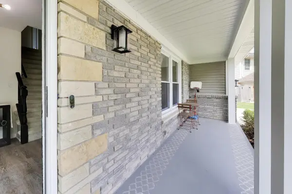 8 Hampton CT, Mundelein, IL 60060
