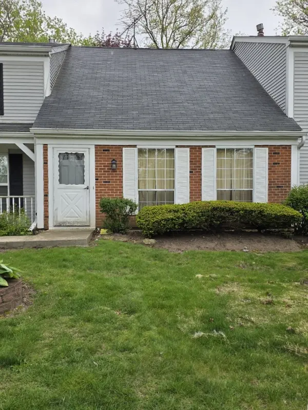 94 Hickory LN, Cary, IL 60013