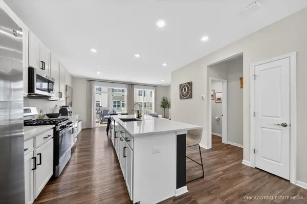 9020 Dolby ST, Huntley, IL 60142