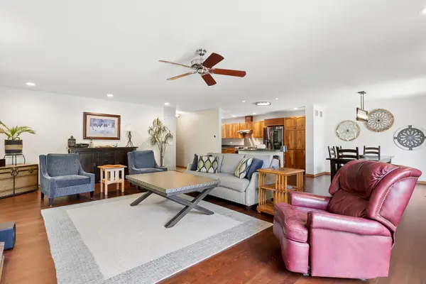 1016 Rene CT, Park Ridge, IL 60068