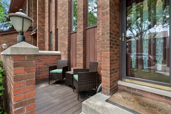 1016 Rene CT, Park Ridge, IL 60068