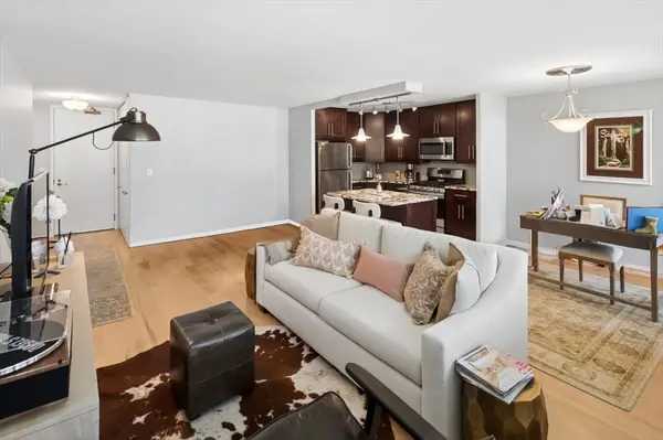 400 E Randolph ST #1518, Chicago, IL 60601