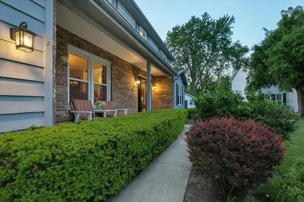 1902 Pine Meadow CT, Gurnee, IL 60031