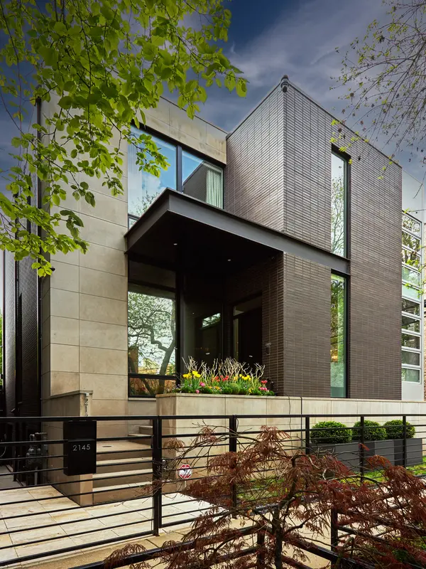 2145 W Mclean AVE, Chicago, IL 60647