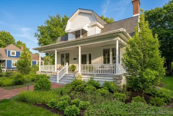 132 S Wright ST, Naperville, IL 60540