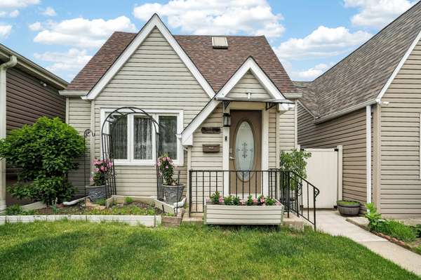 6602 W Montrose AVE, Harwood Heights, IL 60706
