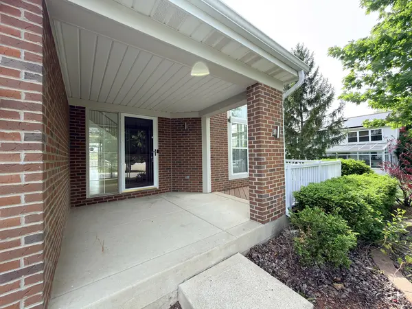 1285 Mallard LN, Hoffman Estates, IL 60192