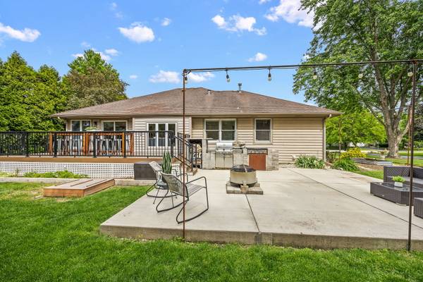 1680 Logan ST, Roselle, IL 60172