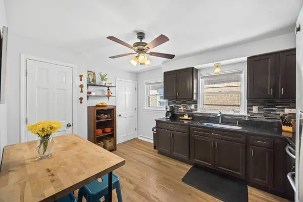 4906 W Argyle ST, Chicago, IL 60630