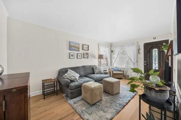 4906 W Argyle ST, Chicago, IL 60630