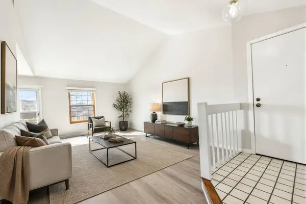 1254 Ballantrae PL #D, Mundelein, IL 60060