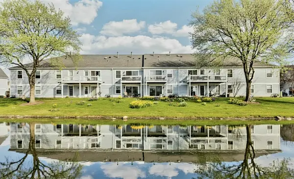 1254 Ballantrae PL #D, Mundelein, IL 60060