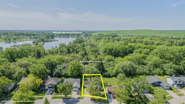 1272 Arlington DR W, Hanover Park, IL 60133