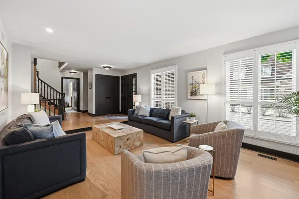 18 Tartan Ridge RD, Burr Ridge, IL 60527
