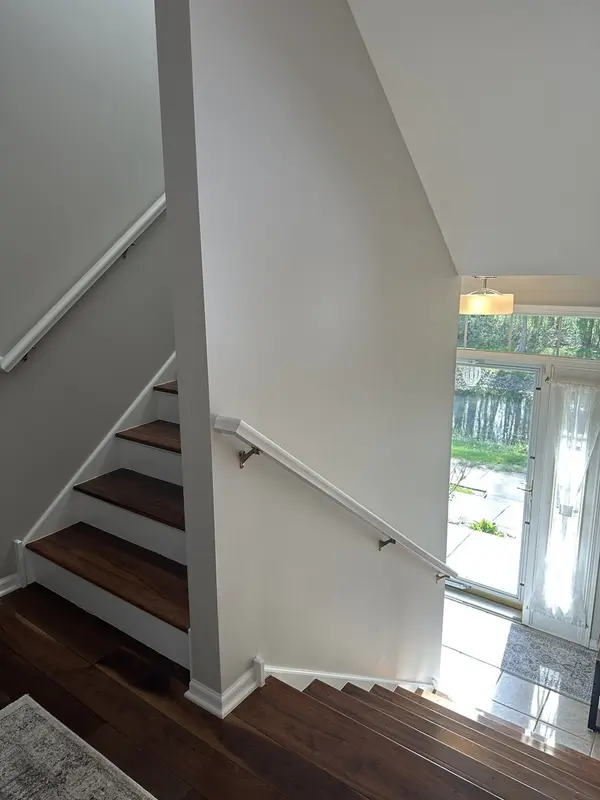 172 N East River RD #R, Des Plaines, IL 60016