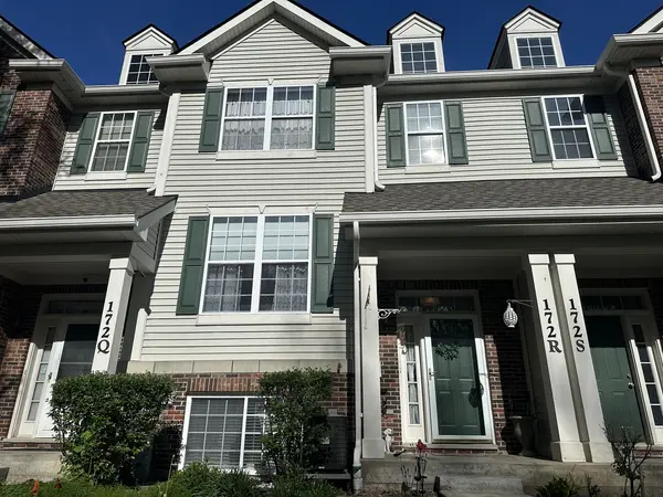 172 N East River RD #R, Des Plaines, IL 60016