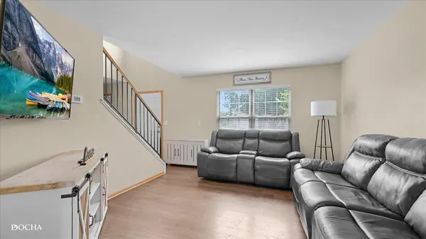542 S Scott LN, Romeoville, IL 60446