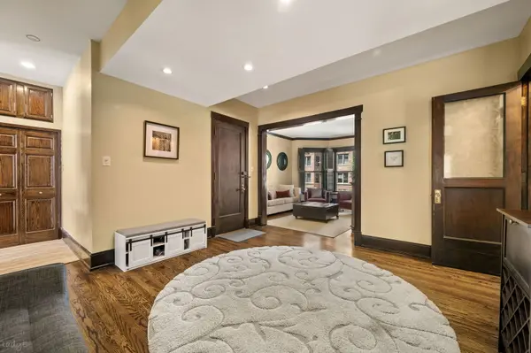 707 W Bittersweet PL #K1, Chicago, IL 60613