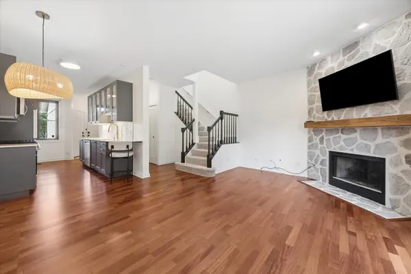 1239 Tennyson LN, Naperville, IL 60540