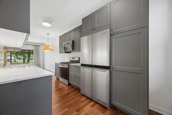 1239 Tennyson LN, Naperville, IL 60540